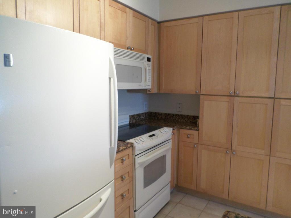 3101 Hampton Dr N #605 Property Photo 10