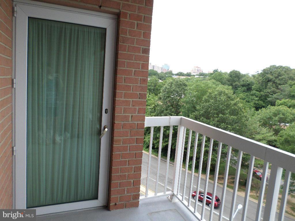 3101 Hampton Dr N #605 Property Photo 17
