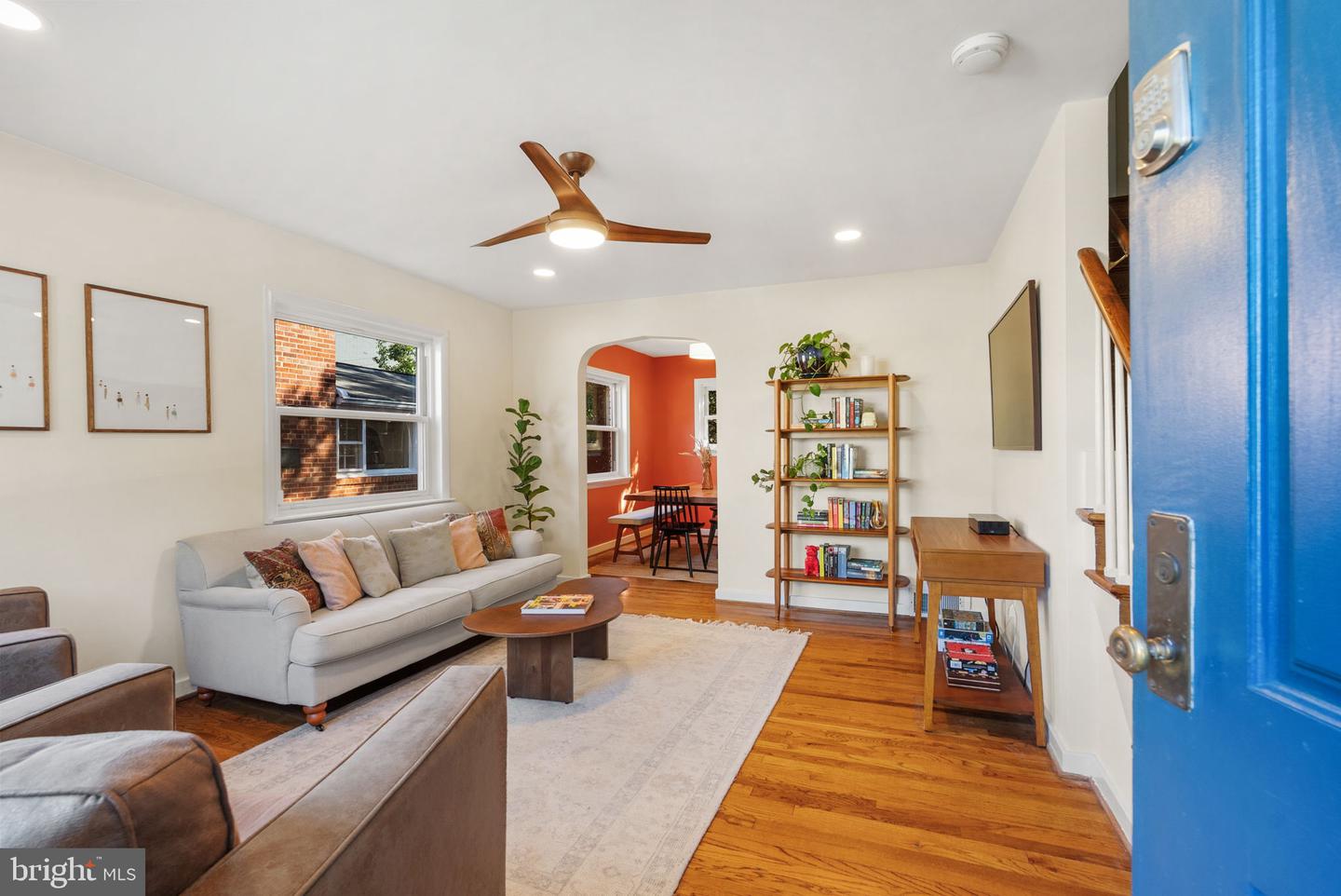 19 E Custis Ave #a Property Photo 3