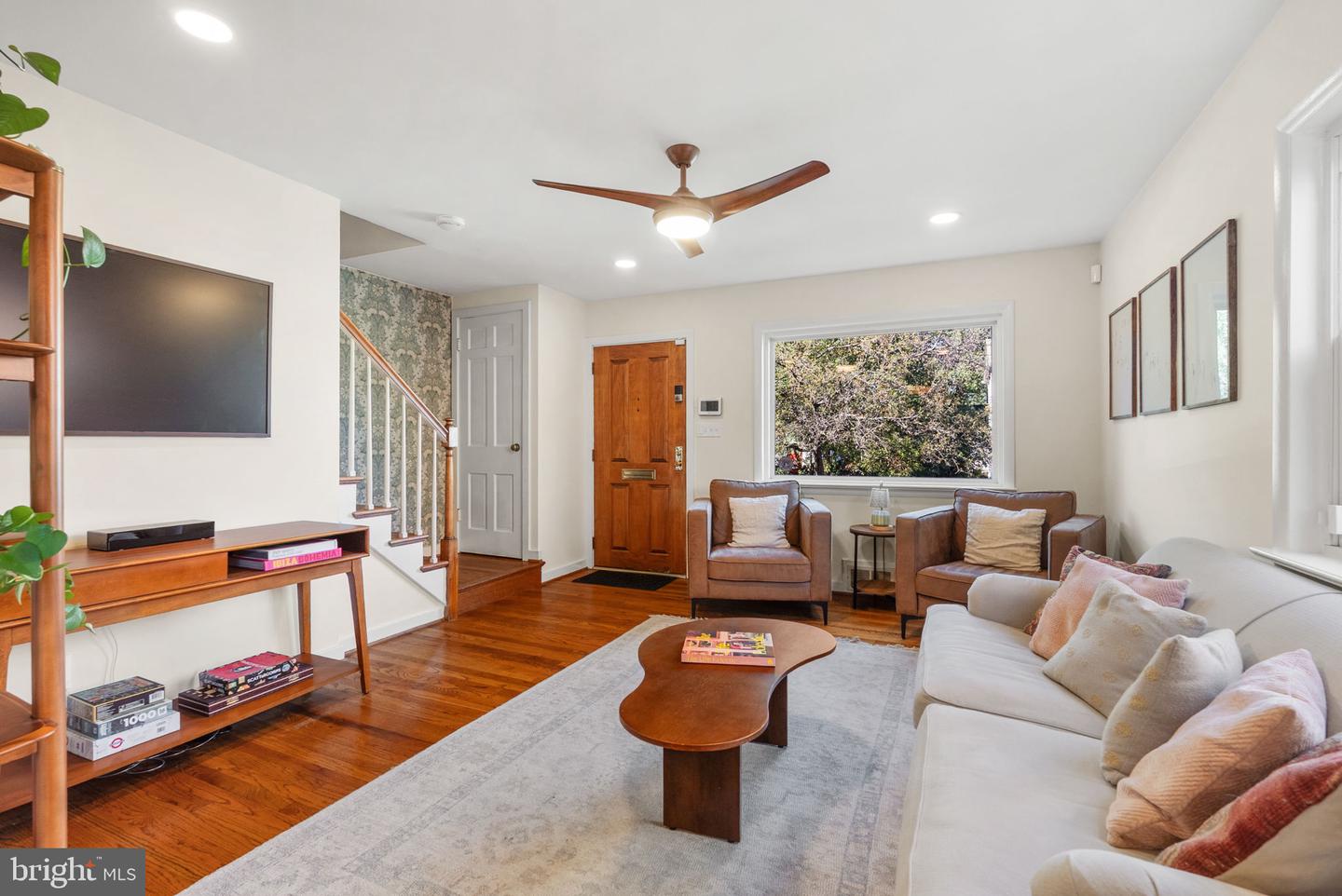 19 E Custis Ave #a Property Photo 4