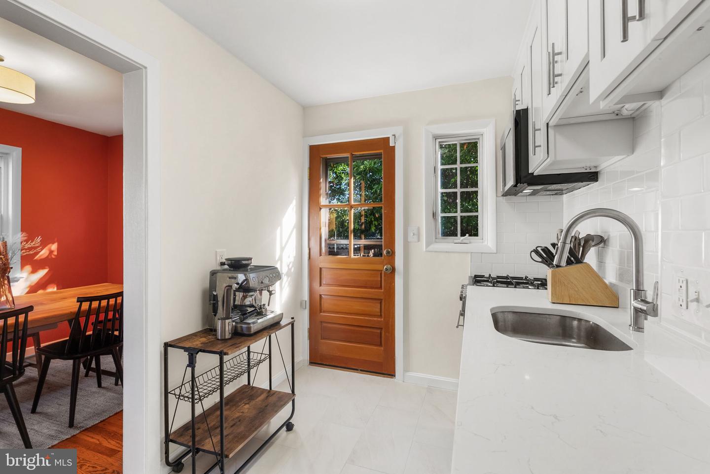 19 E Custis Ave #a Property Photo 8