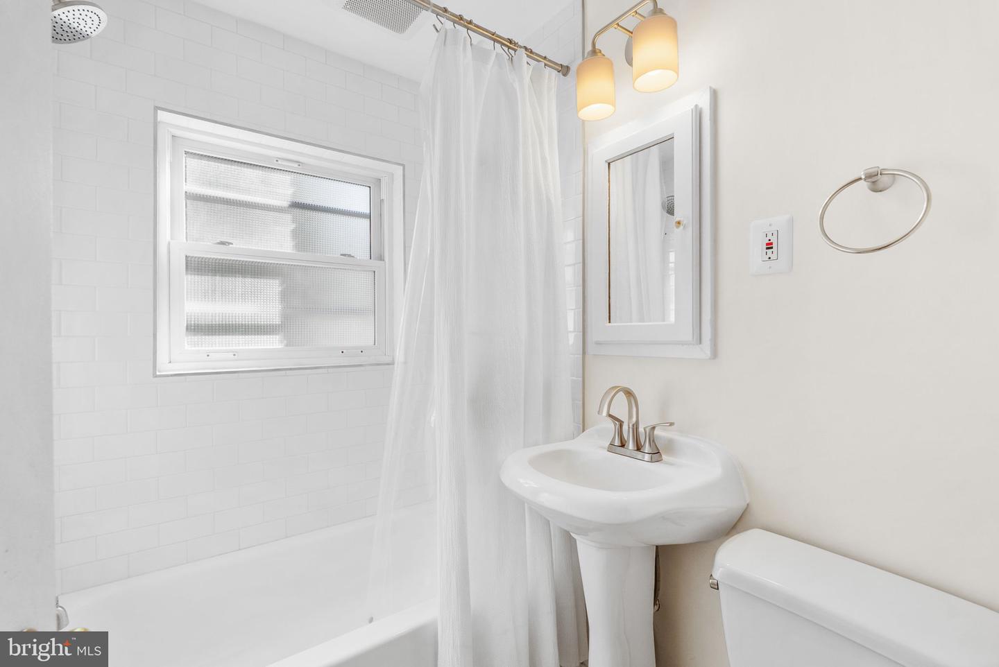 19 E Custis Ave #a Property Photo 13