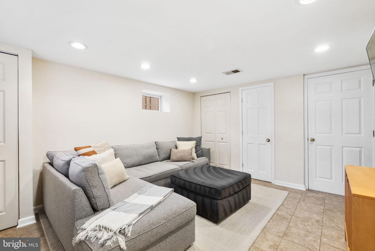 19 E Custis Ave #a Property Photo 14