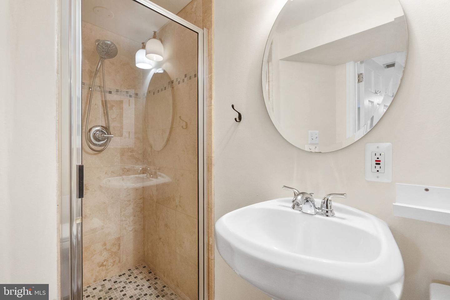 19 E Custis Ave #a Property Photo 34