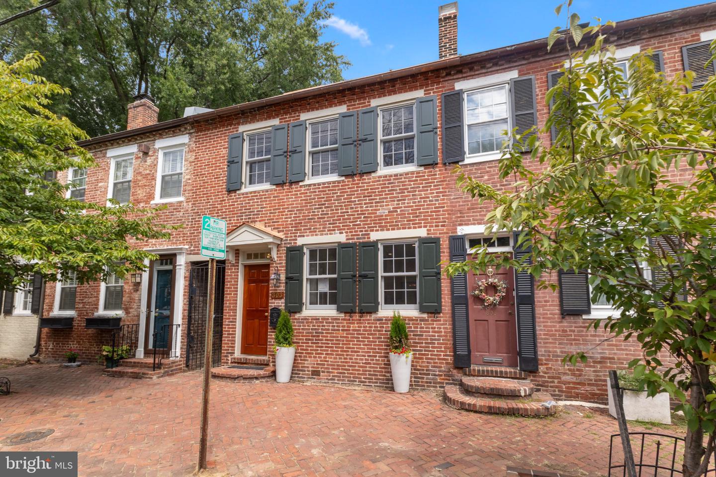 303 Queen St Property Photo 3