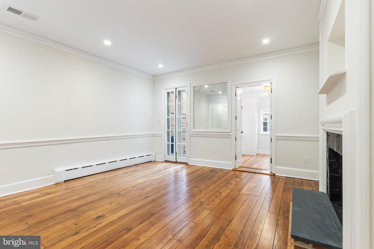 303 Queen St Property Photo 9