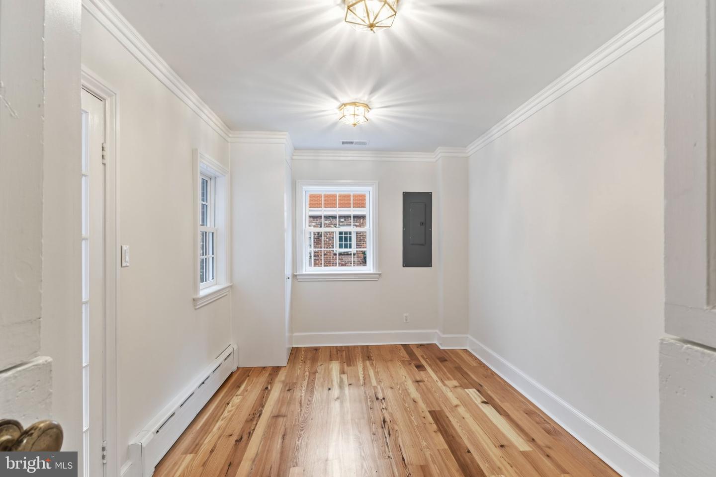 303 Queen St Property Photo 10