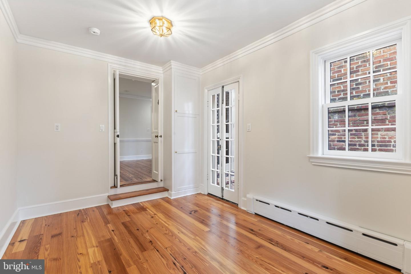 303 Queen St Property Photo 11