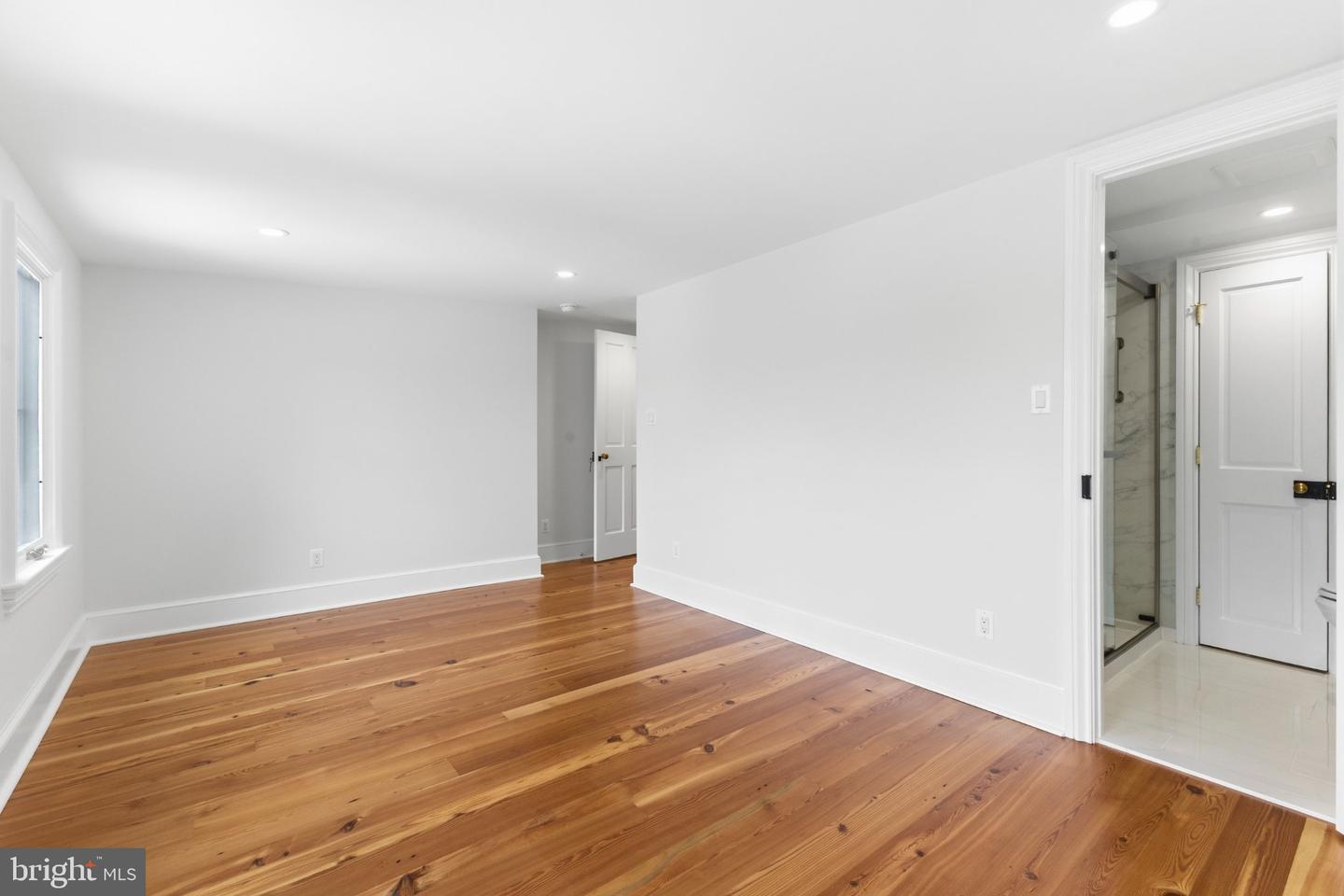 303 Queen St Property Photo 14