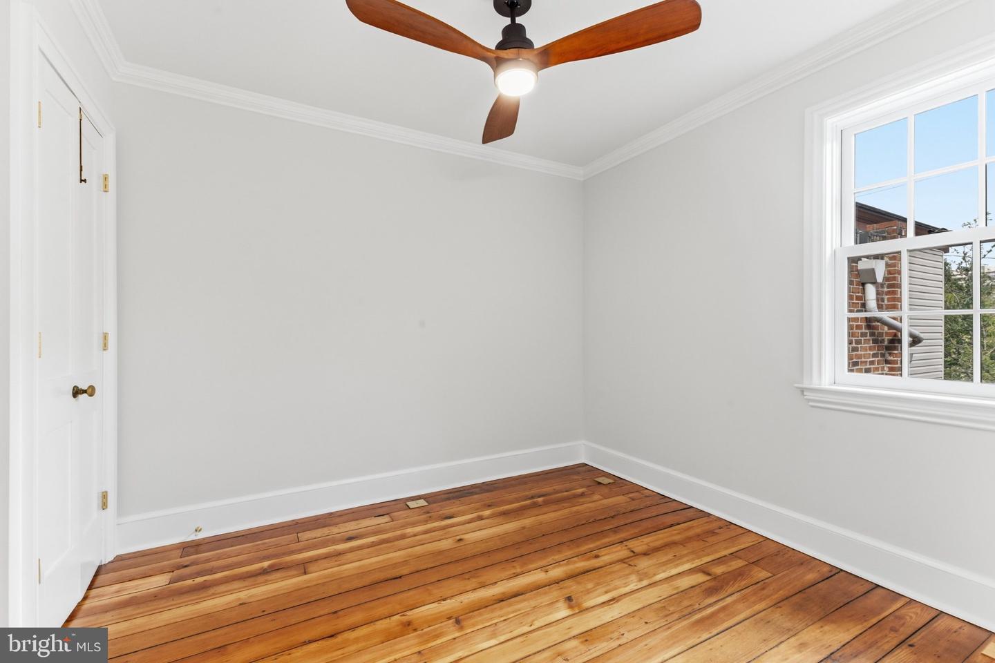 303 Queen St Property Photo 17