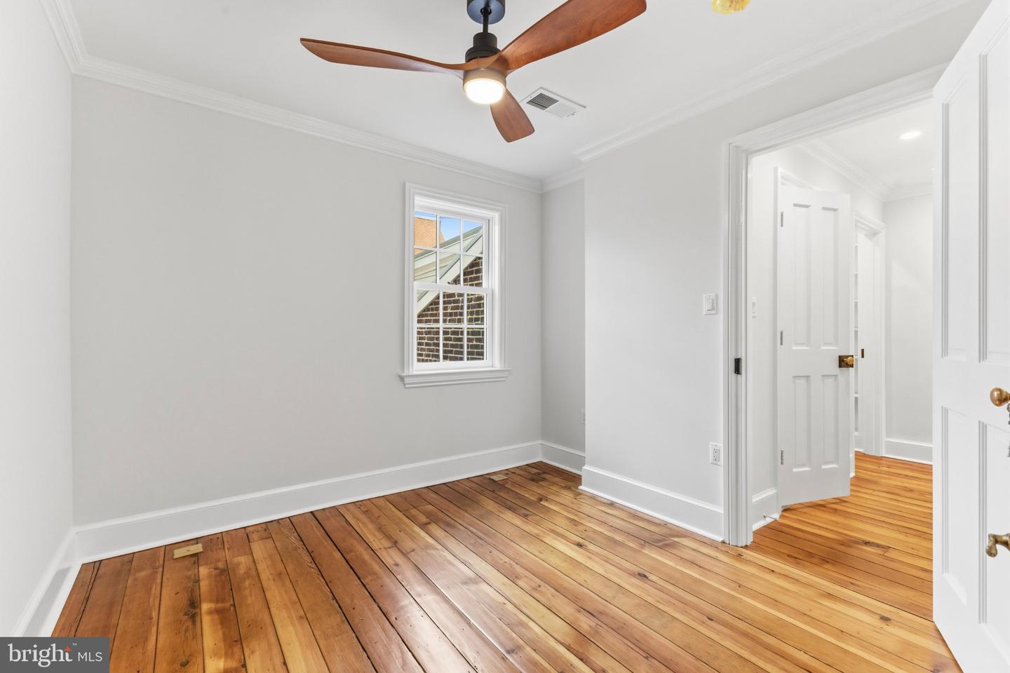 303 Queen St Property Photo 18
