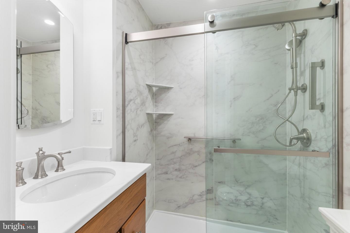 303 Queen St Property Photo 19