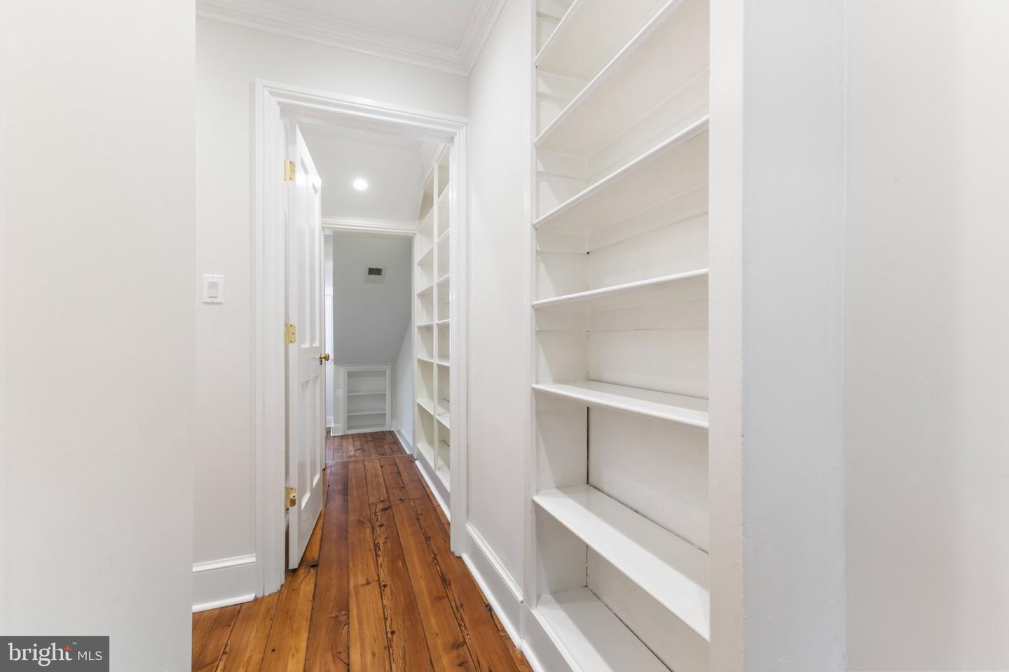 303 Queen St Property Photo 22