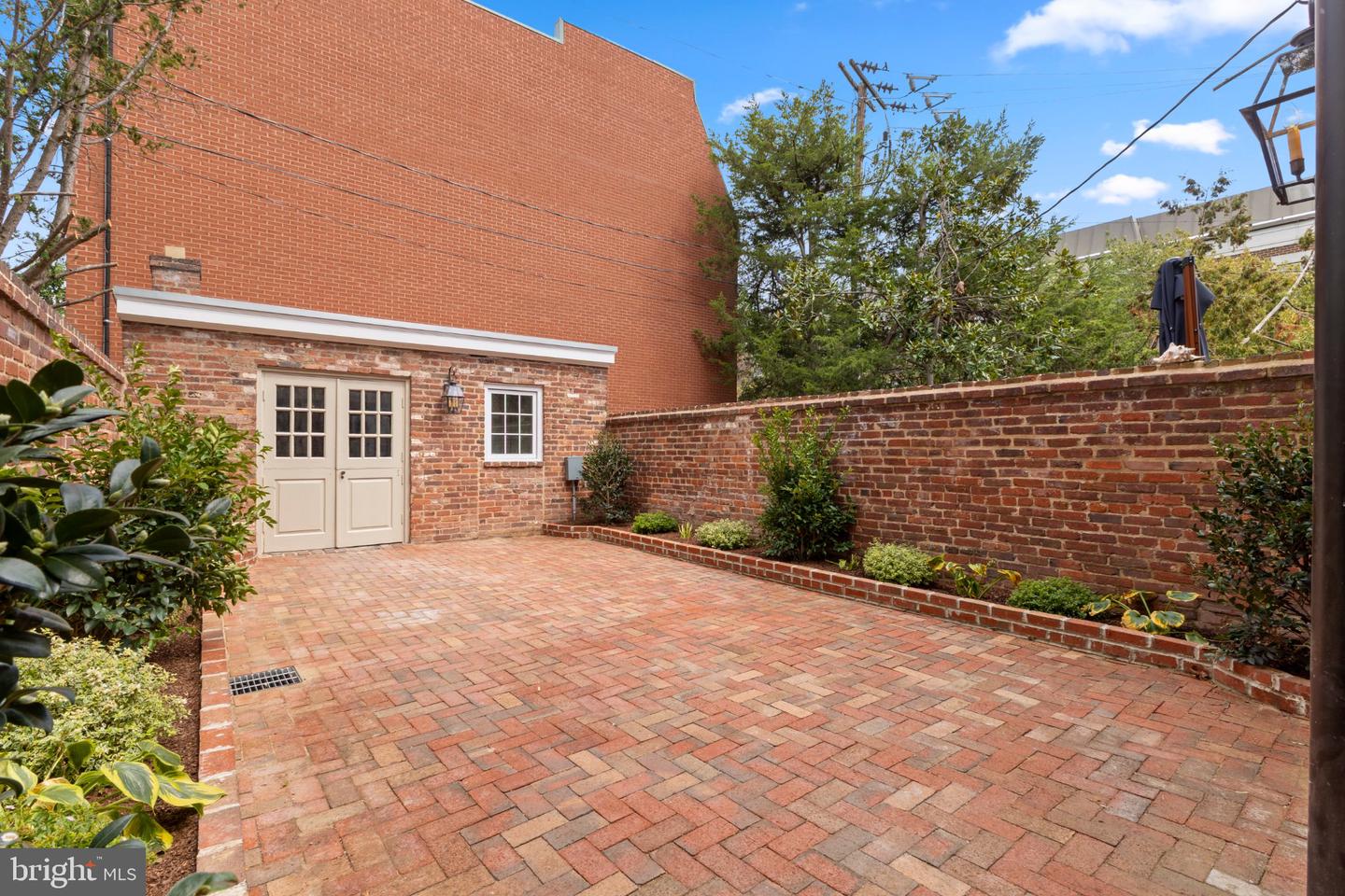 303 Queen St Property Photo 29