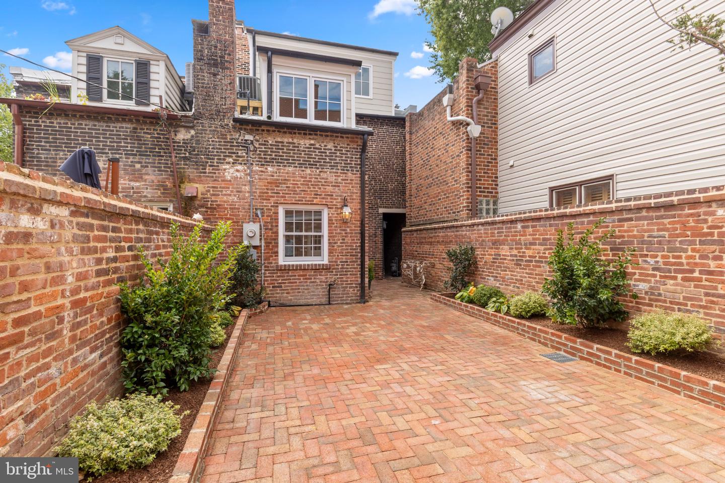 303 Queen St Property Photo 30