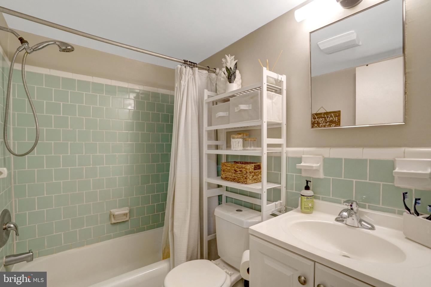 3200 S 28th St #204 Property Photo 27
