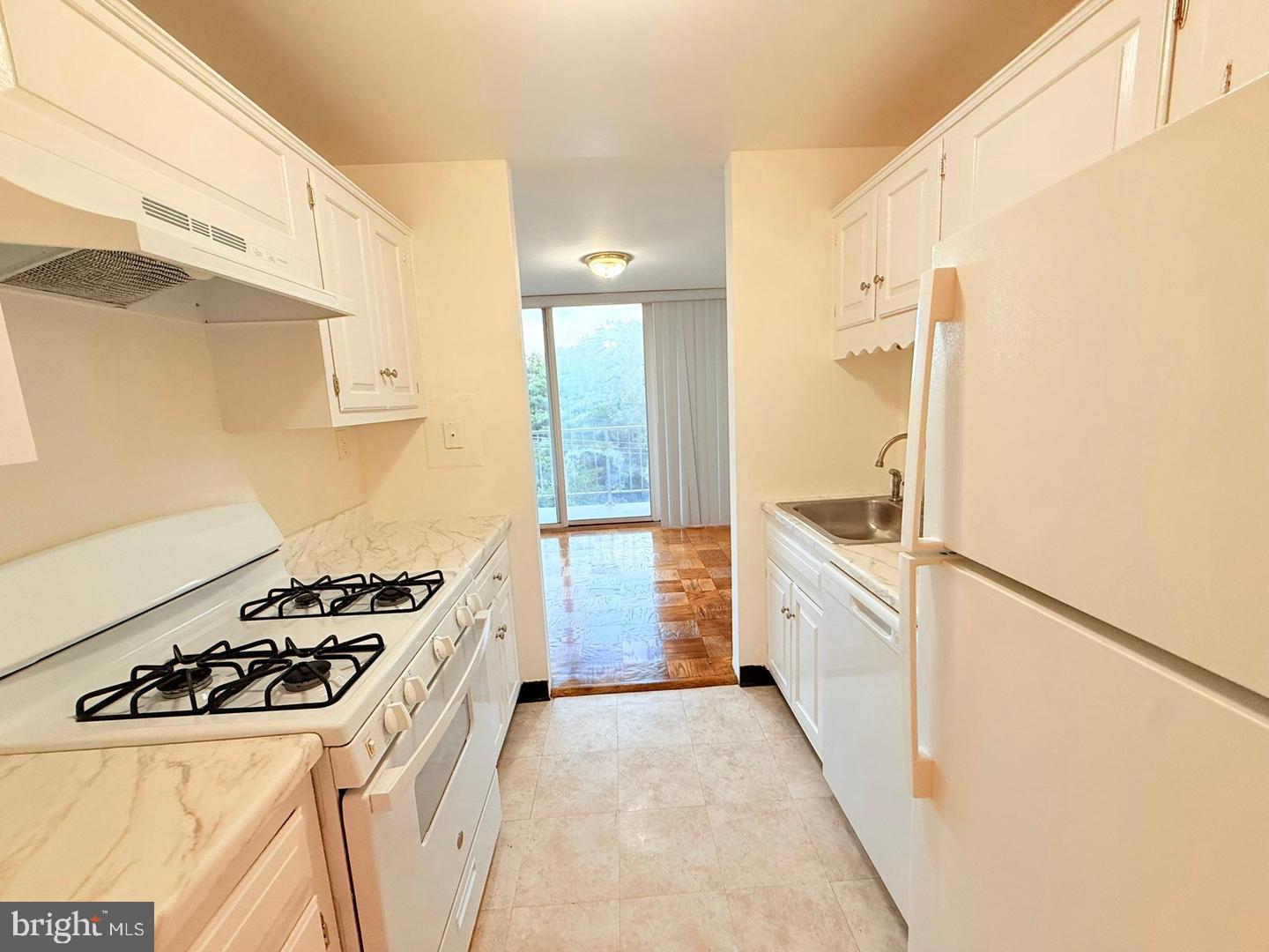 4520 King St #507 Property Photo 7