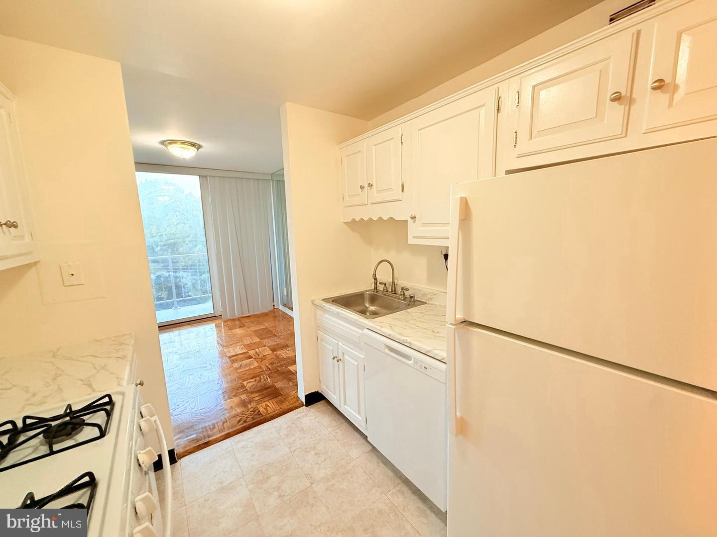 4520 King St #507 Property Photo 9