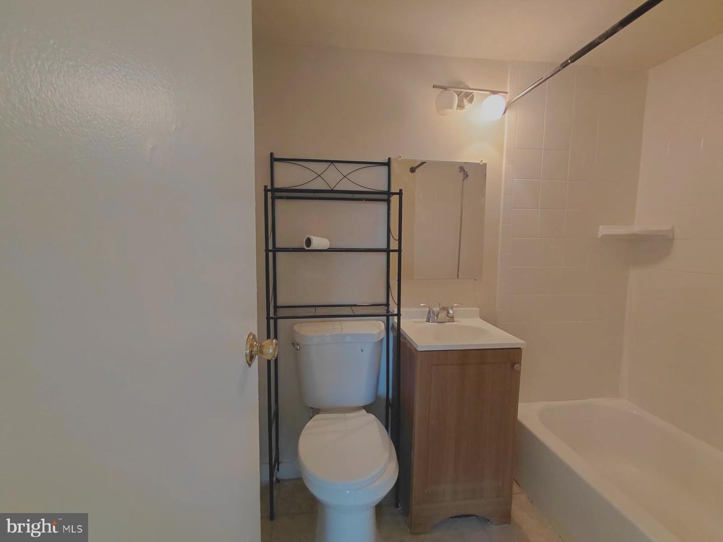 401 Armistead St #205 Property Photo 5