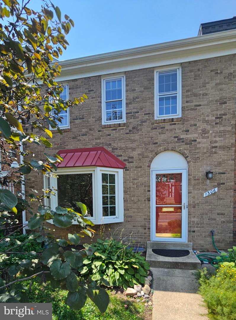 1306 COMMONWEALTH AVE Property Photo 1