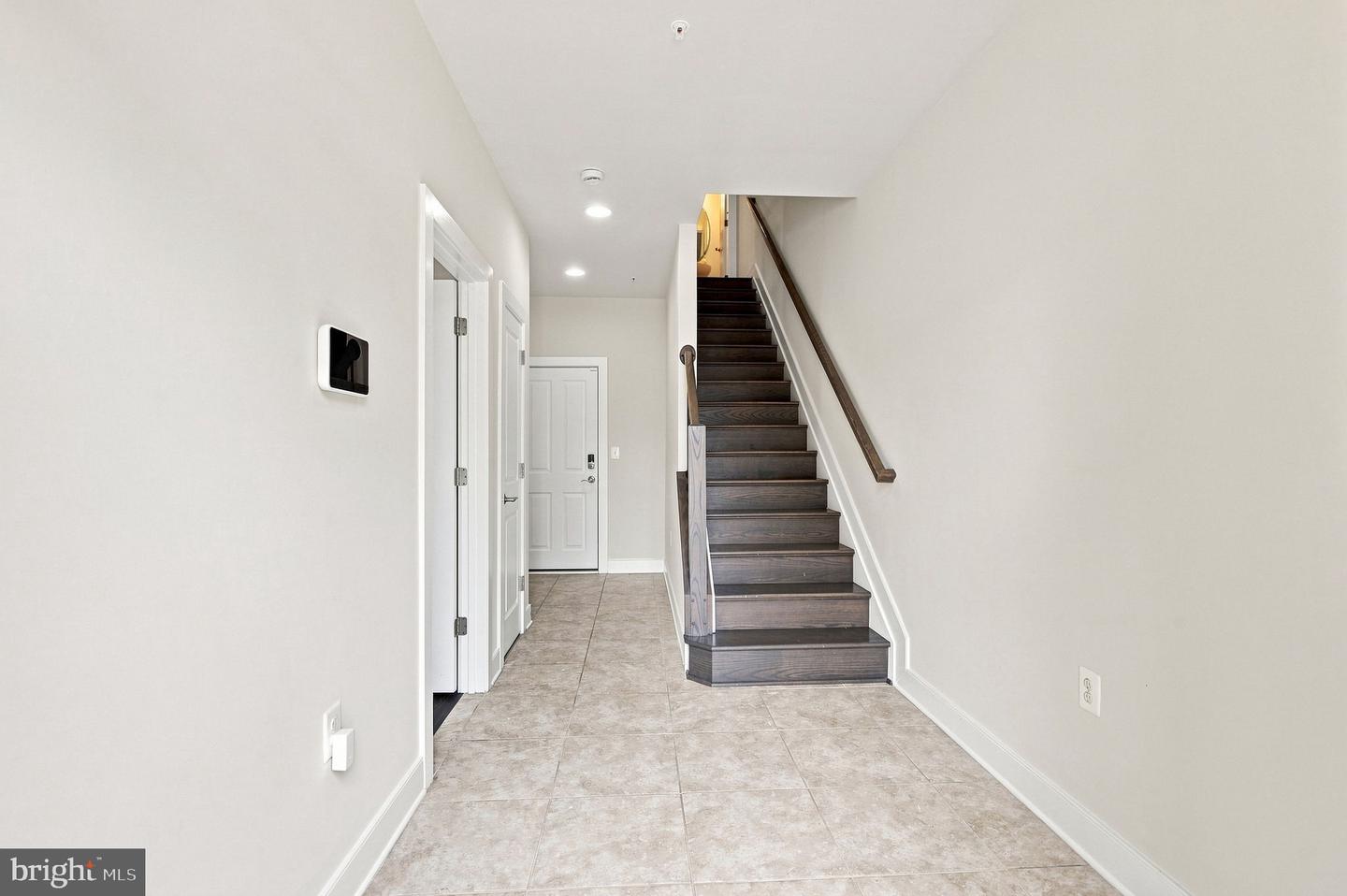 1820 Potomac Ave Property Photo 6
