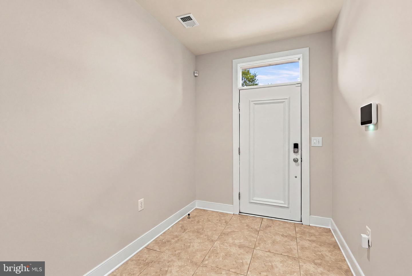 1820 Potomac Ave Property Photo 7