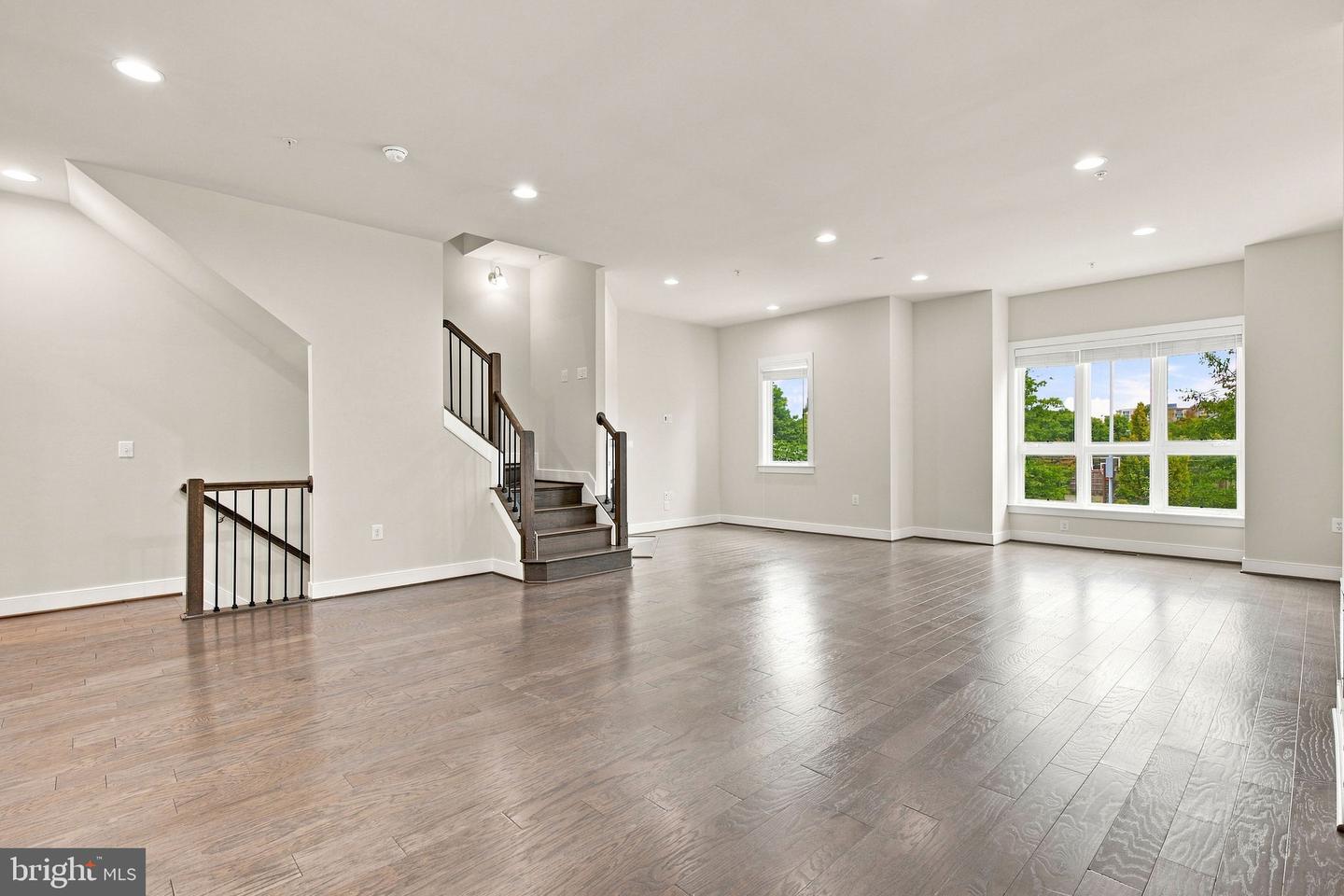 1820 Potomac Ave Property Photo 15