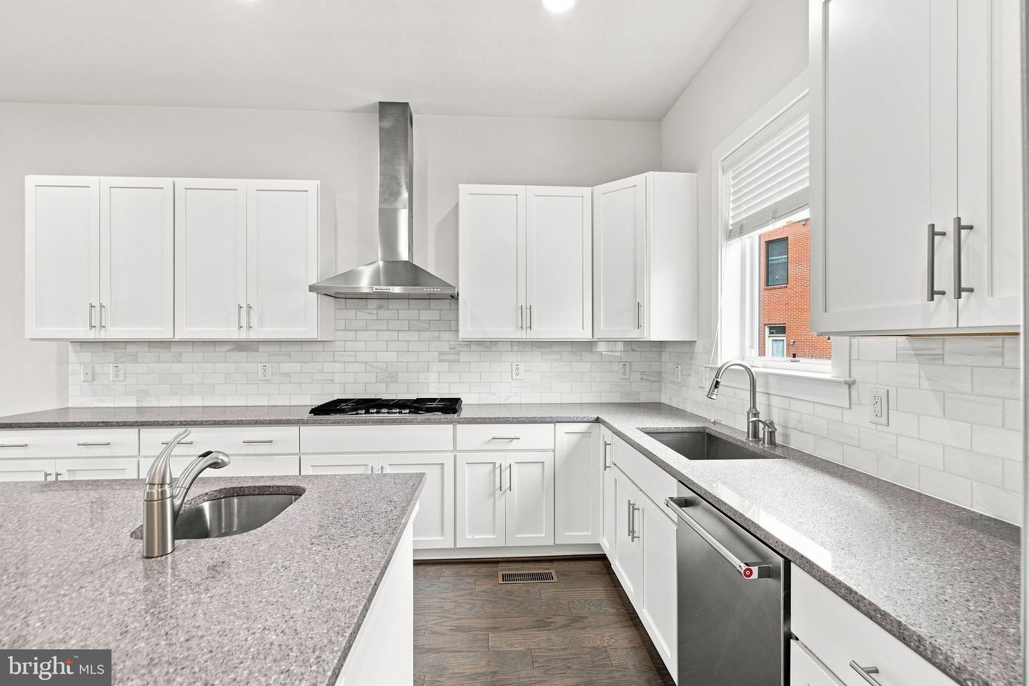 1820 Potomac Ave Property Photo 16
