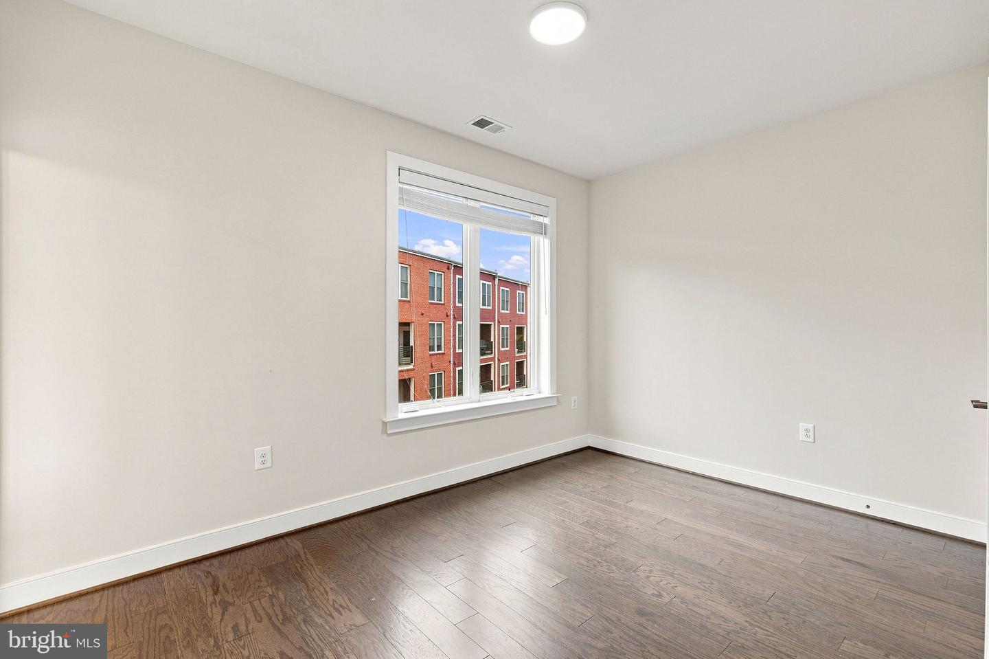 1820 Potomac Ave Property Photo 19