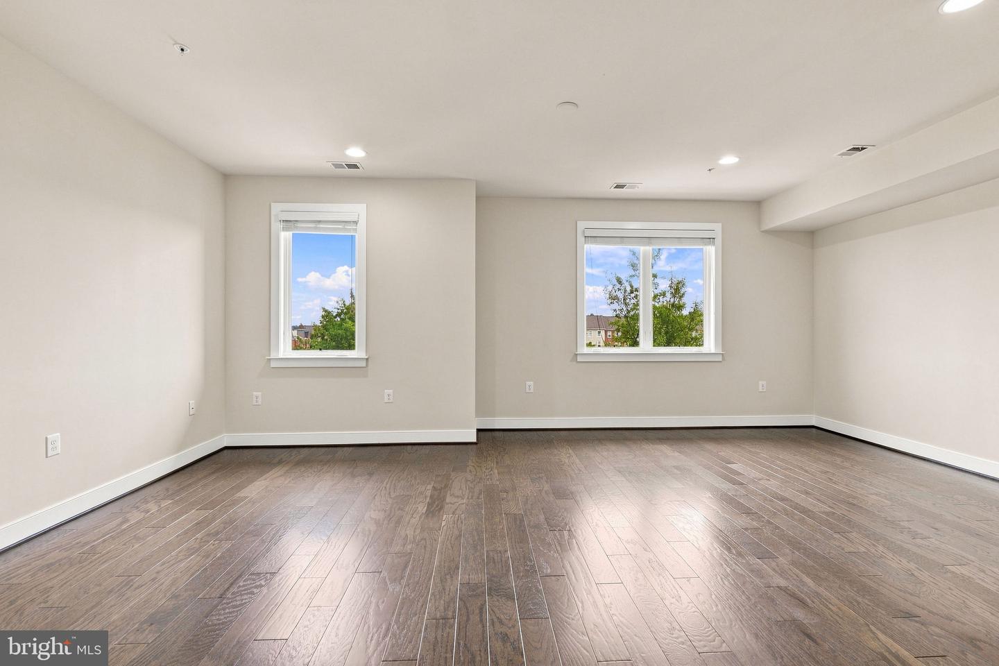 1820 Potomac Ave Property Photo 22