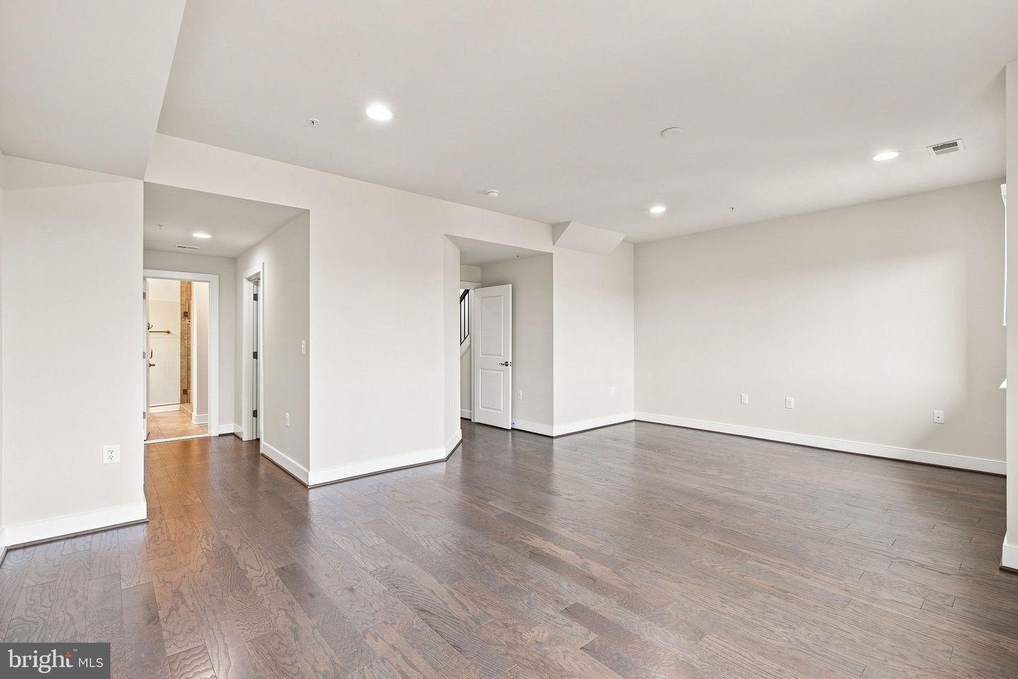 1820 Potomac Ave Property Photo 24