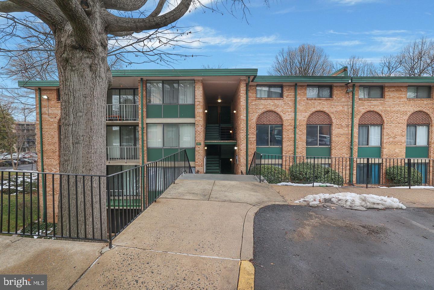 487 N ARMISTEAD ST #301