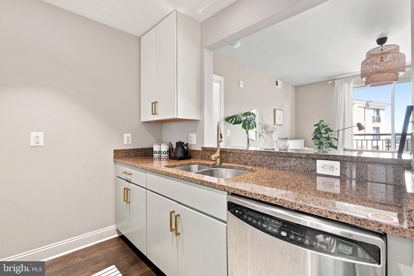 2050 Jamieson Ave #1111 Property Photo 6