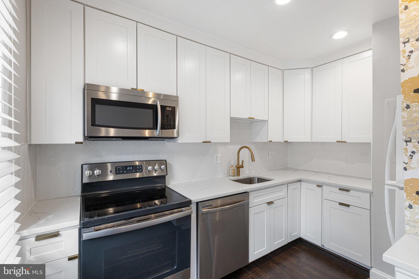 1804 W Abingdon Dr #101 Property Photo 7