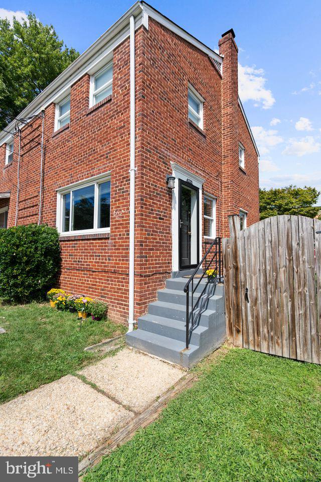 4335 Utica Ave Property Photo 1
