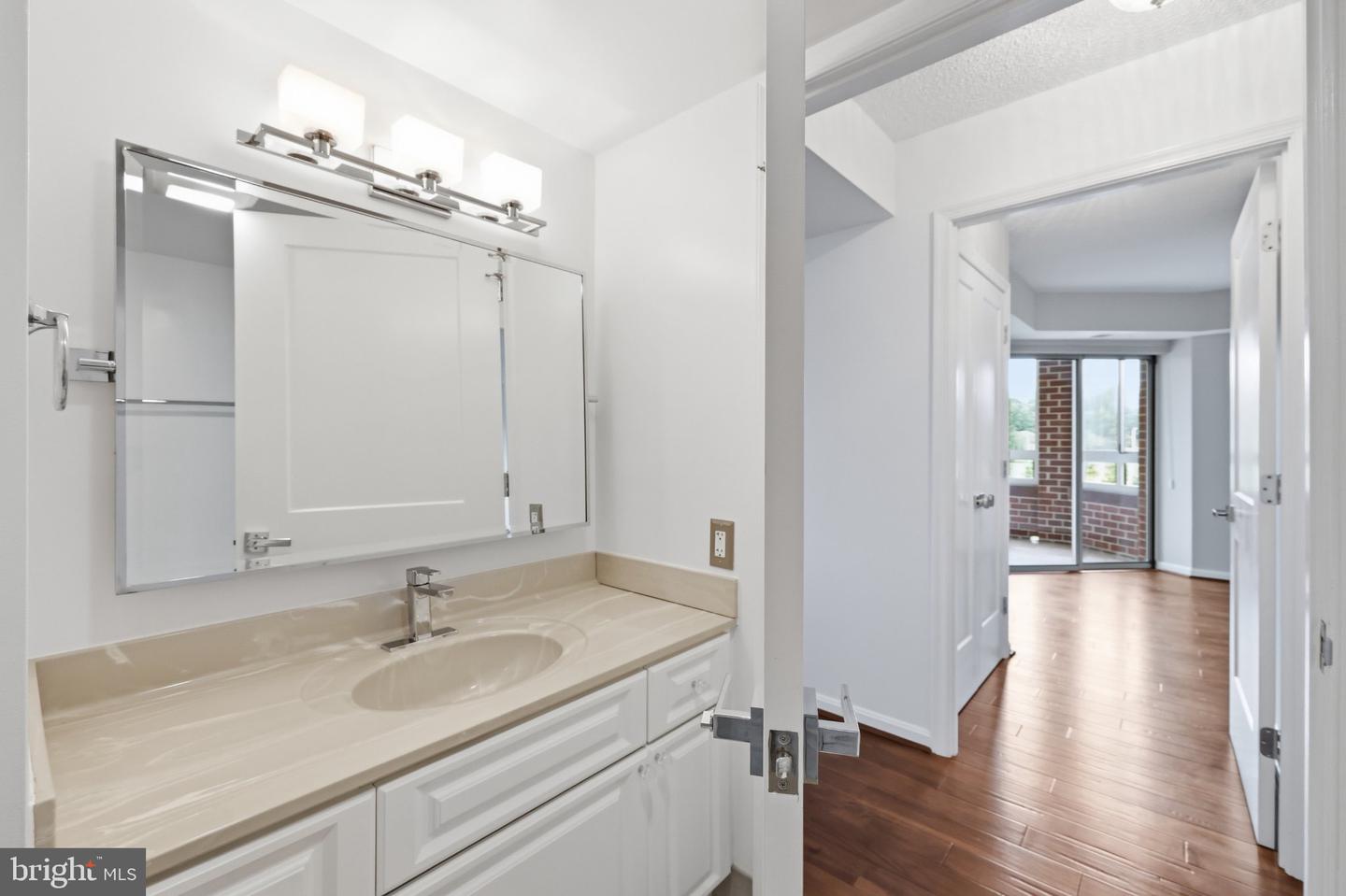 2121 Jamieson Ave #602 Property Photo 35