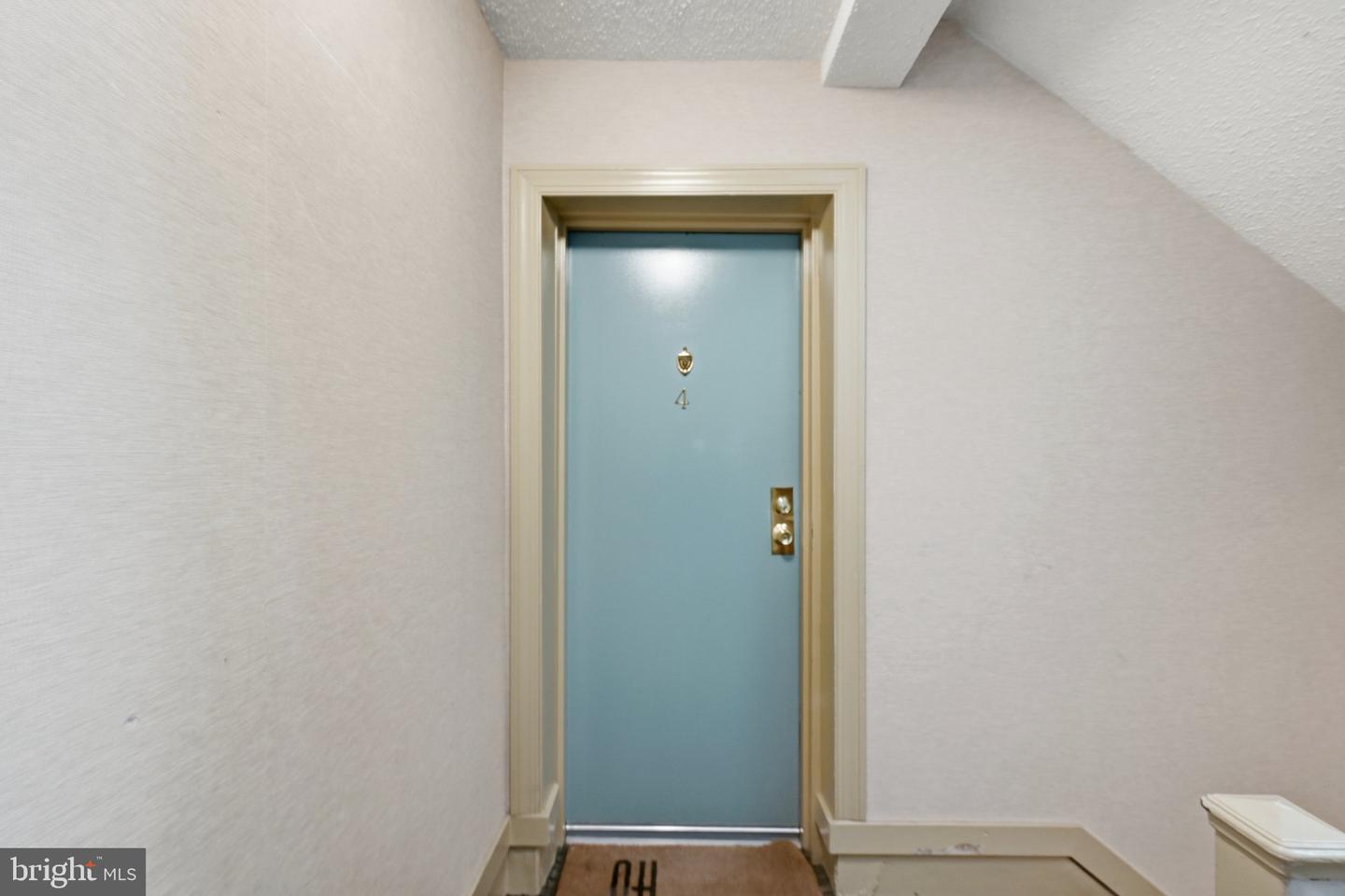 525 Bashford Ln #4 Property Photo 4