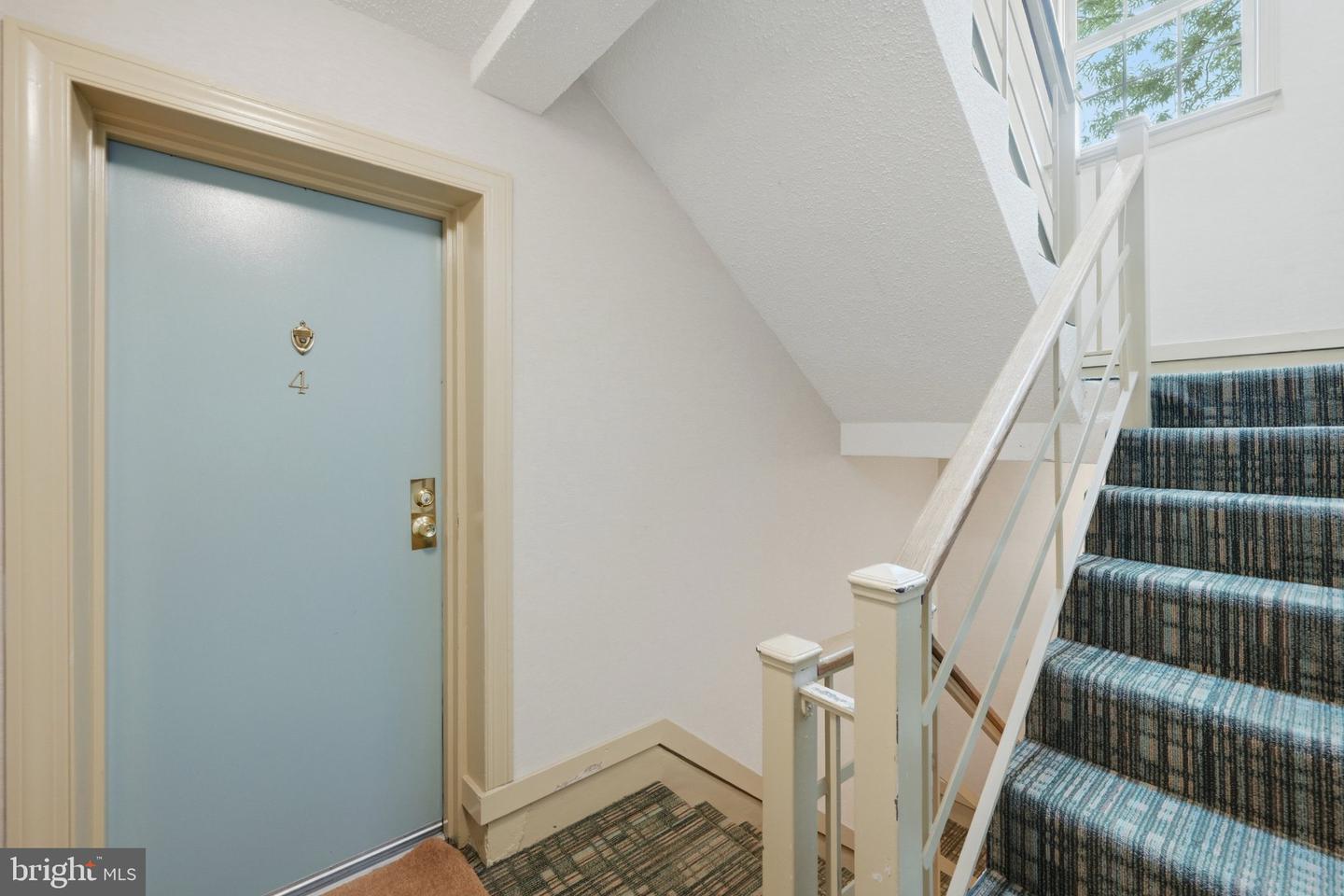 525 Bashford Ln #4 Property Photo 6