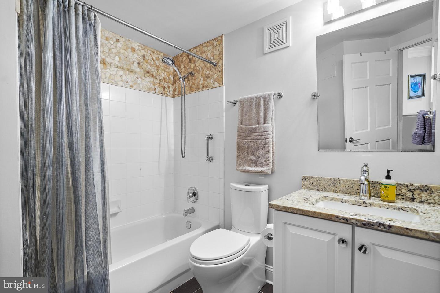 828 Slaters Ln #204 Property Photo 18