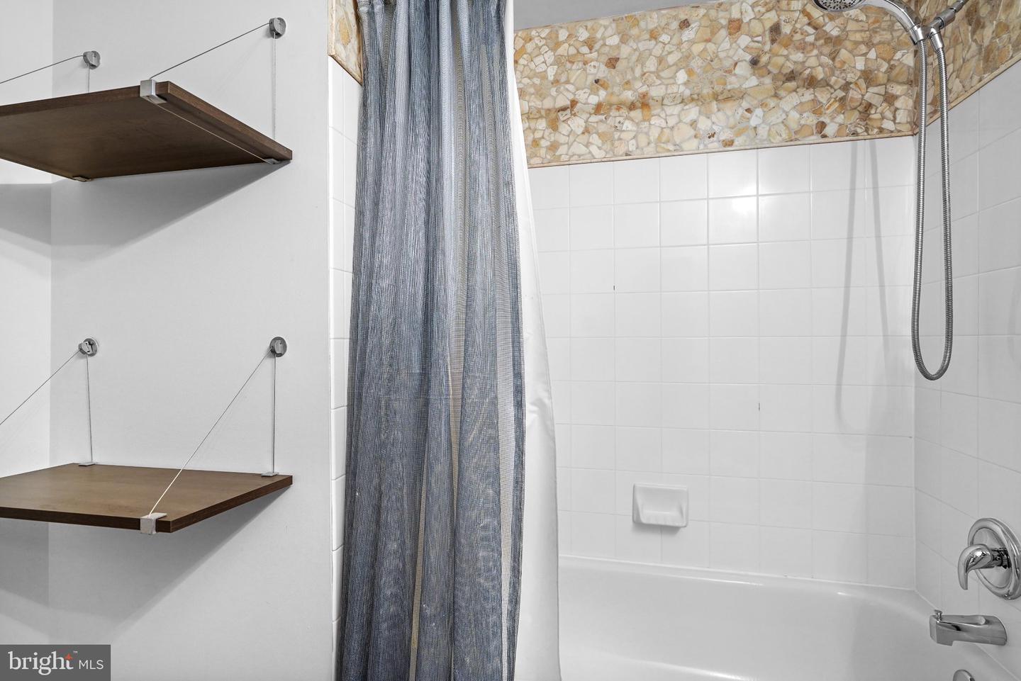 828 Slaters Ln #204 Property Photo 19