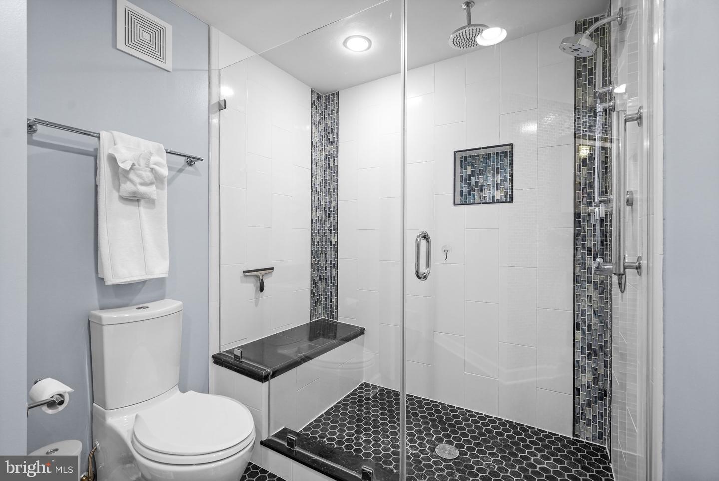 828 Slaters Ln #204 Property Photo 24