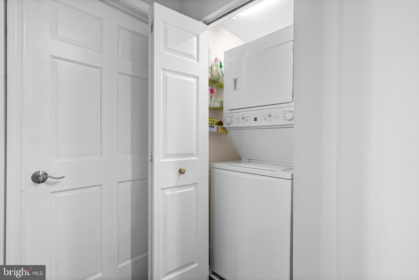 828 Slaters Ln #204 Property Photo 25