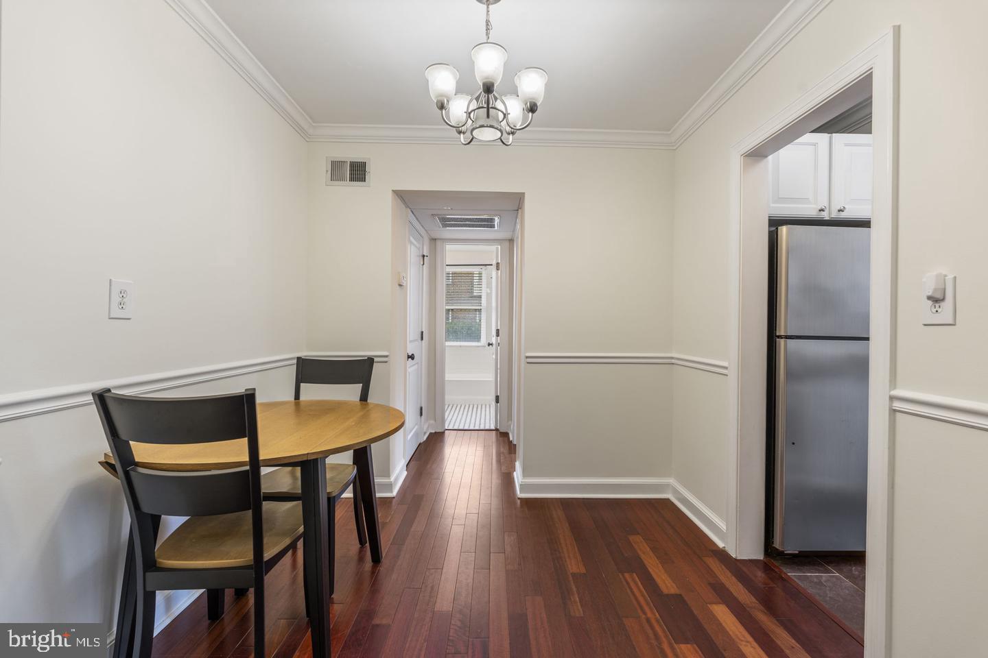 718 S Washington St #104 Property Photo 7