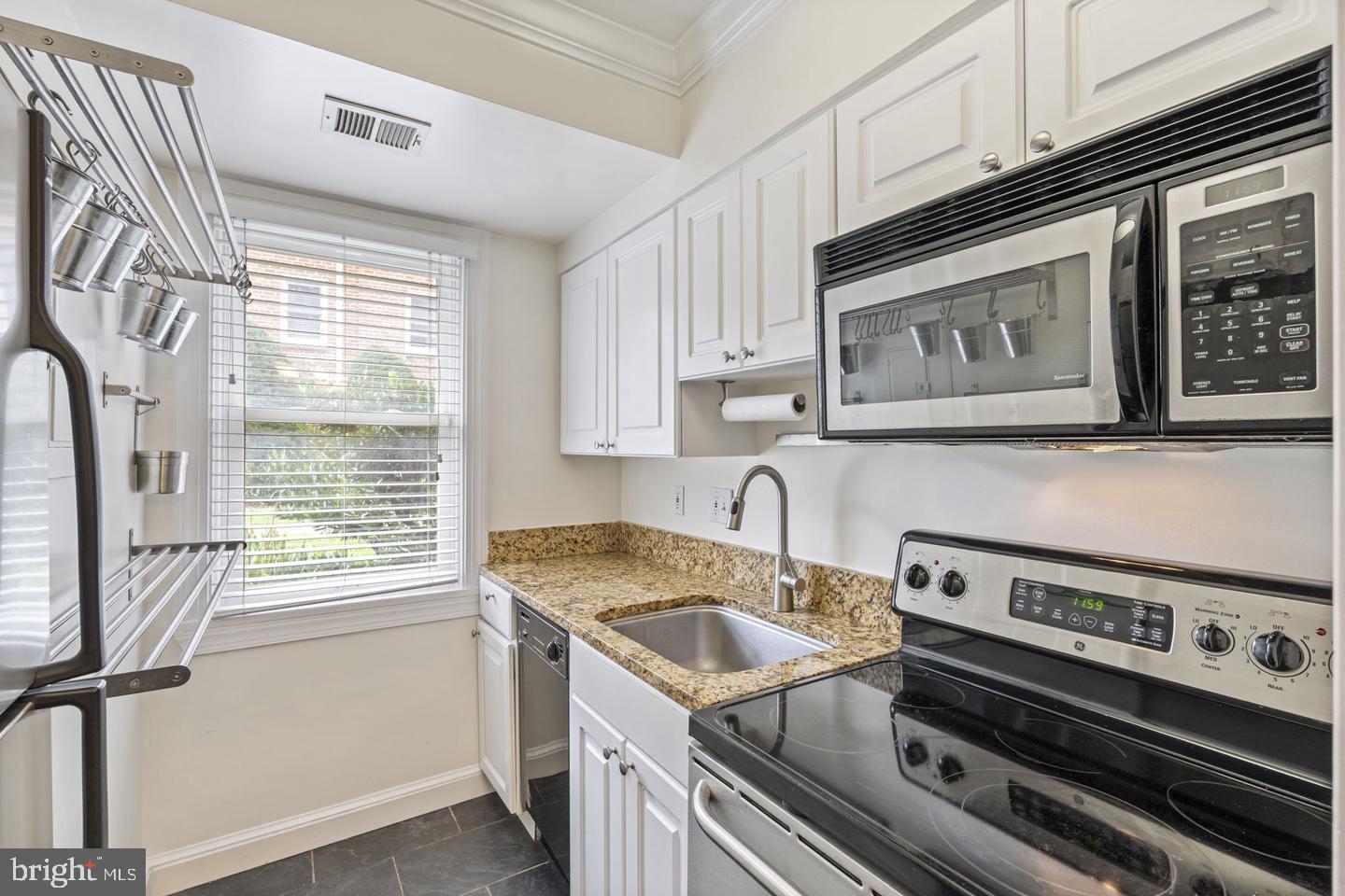 718 S Washington St #104 Property Photo 10