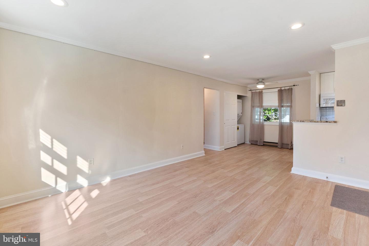 1732 W Abingdon Dr #301 Property Photo 5