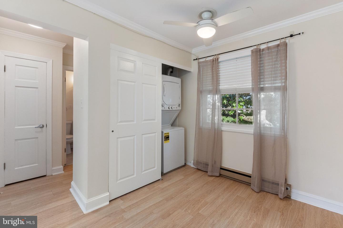 1732 W Abingdon Dr #301 Property Photo 6