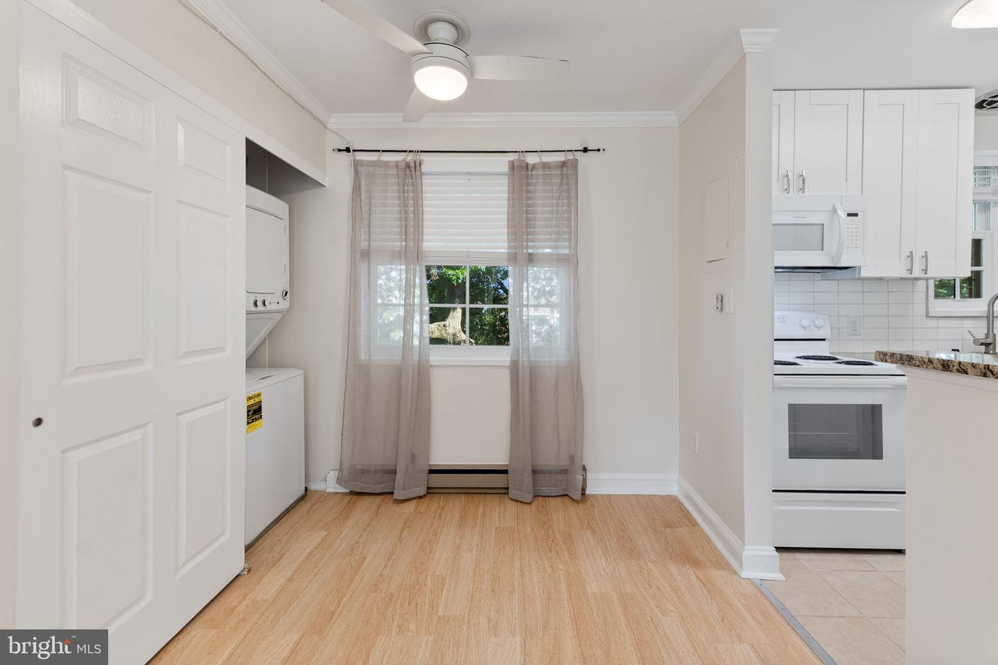 1732 W Abingdon Dr #301 Property Photo 8