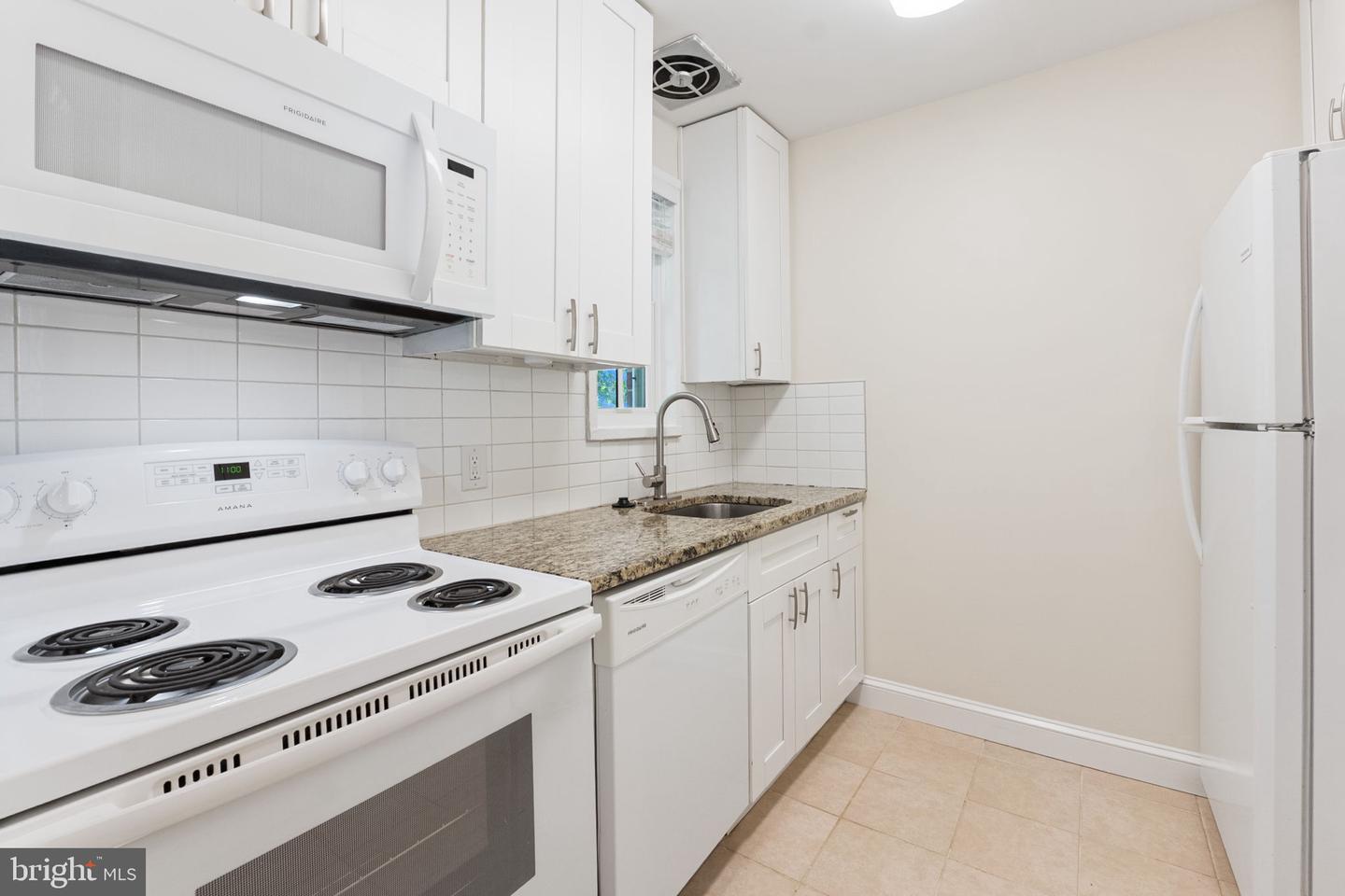 1732 W Abingdon Dr #301 Property Photo 9