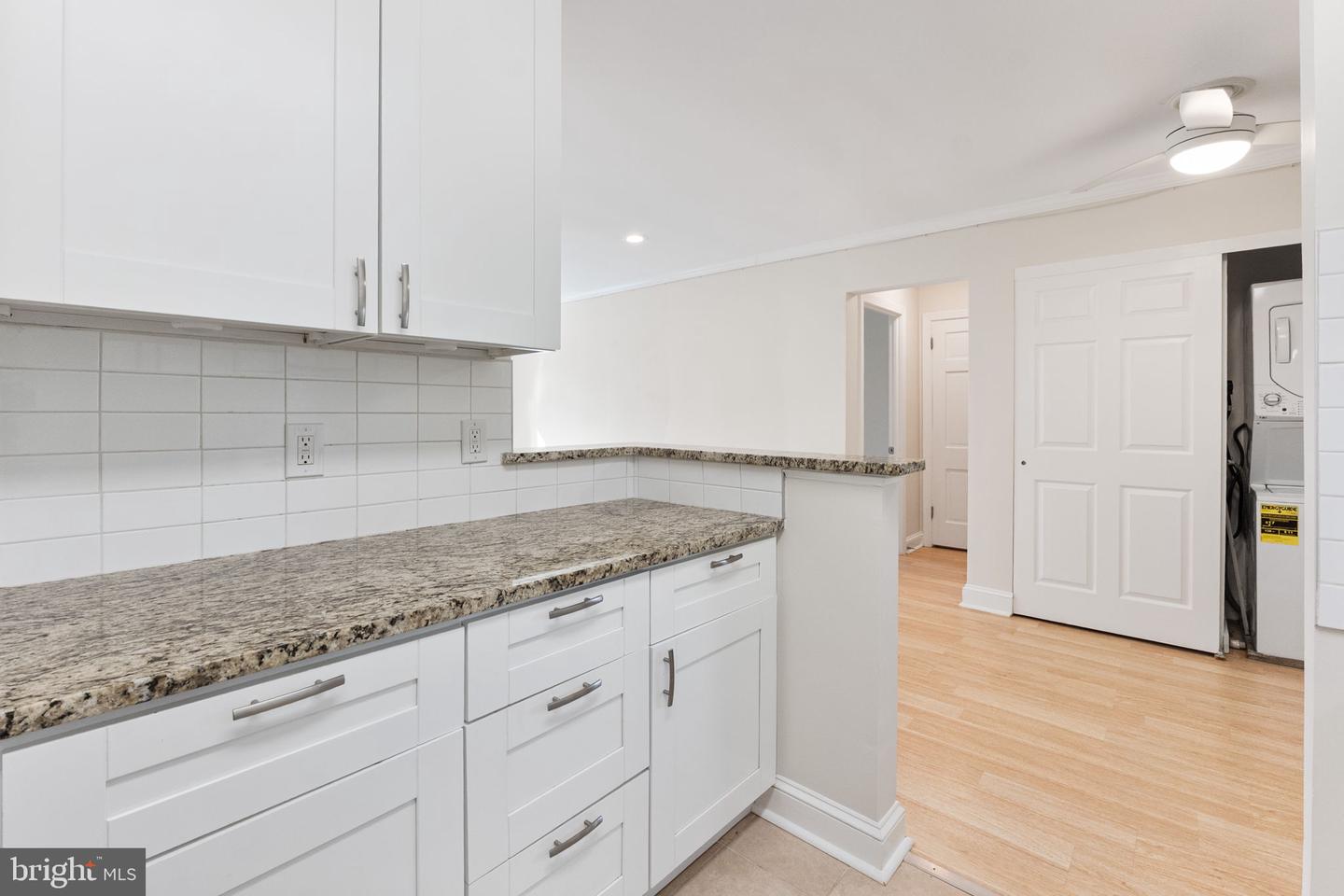 1732 W Abingdon Dr #301 Property Photo 10