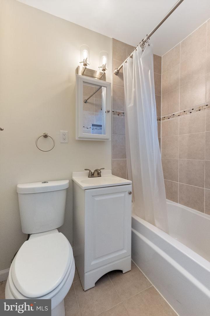 1732 W Abingdon Dr #301 Property Photo 14